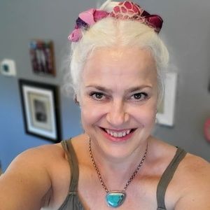 Meet your Posher, Linda